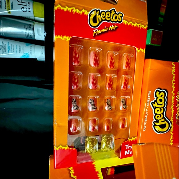 Taste Beauty x Flamin Hot Cheetos Beauty Set (WILL NOT SEPARATE) - Picture 6 of 6
